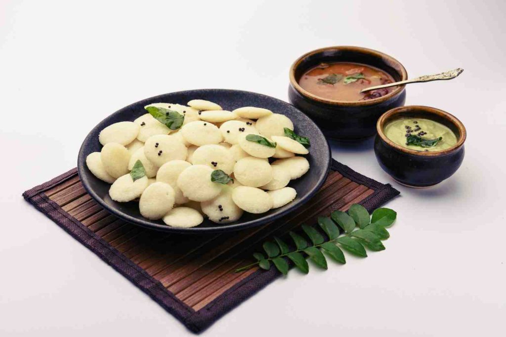 Mini idlis with chutney for kids 